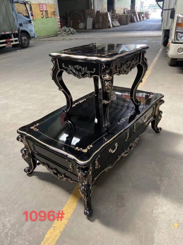 Cnter table with side stools